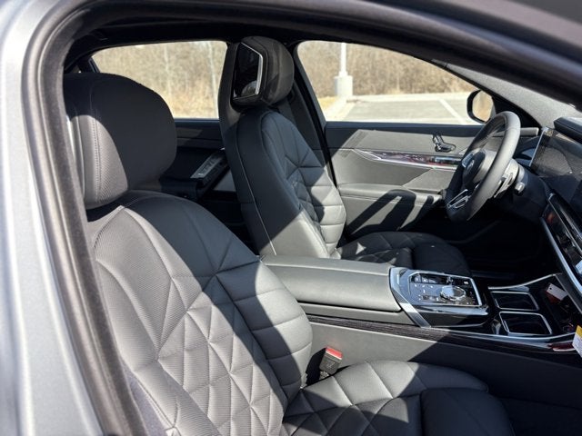 2025 BMW 7 Series 740i xDrive