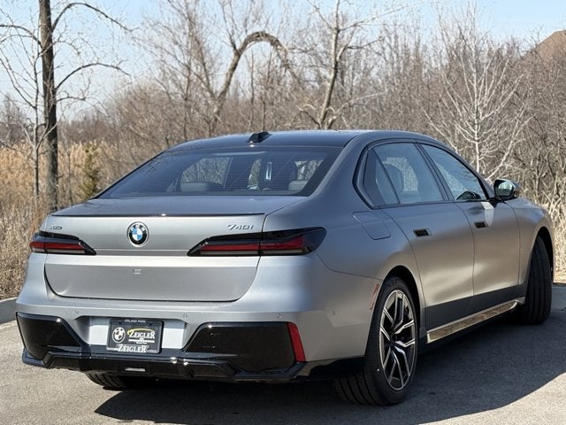 2025 BMW 7 Series 740i xDrive