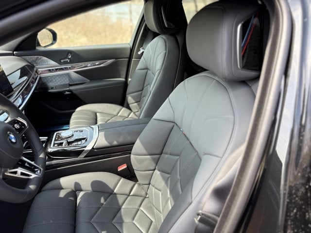 2025 BMW 7 Series 760i xDrive