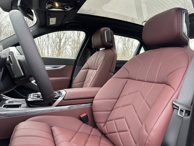 2025 BMW 7 Series 760i xDrive