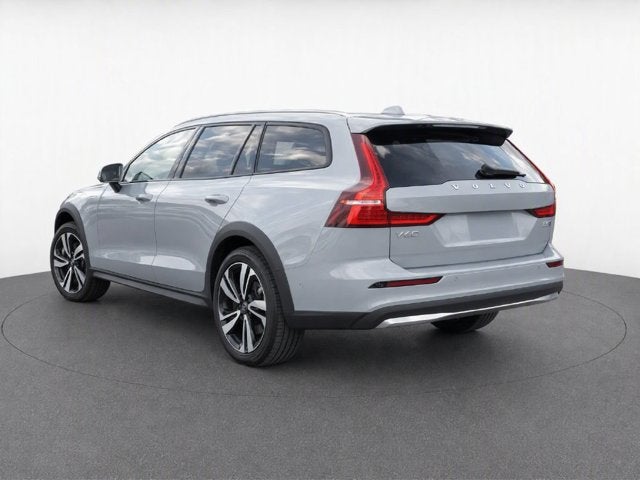 2025 Volvo V60 Cross Country Plus