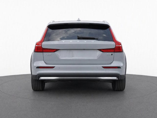 2025 Volvo V60 Cross Country Plus